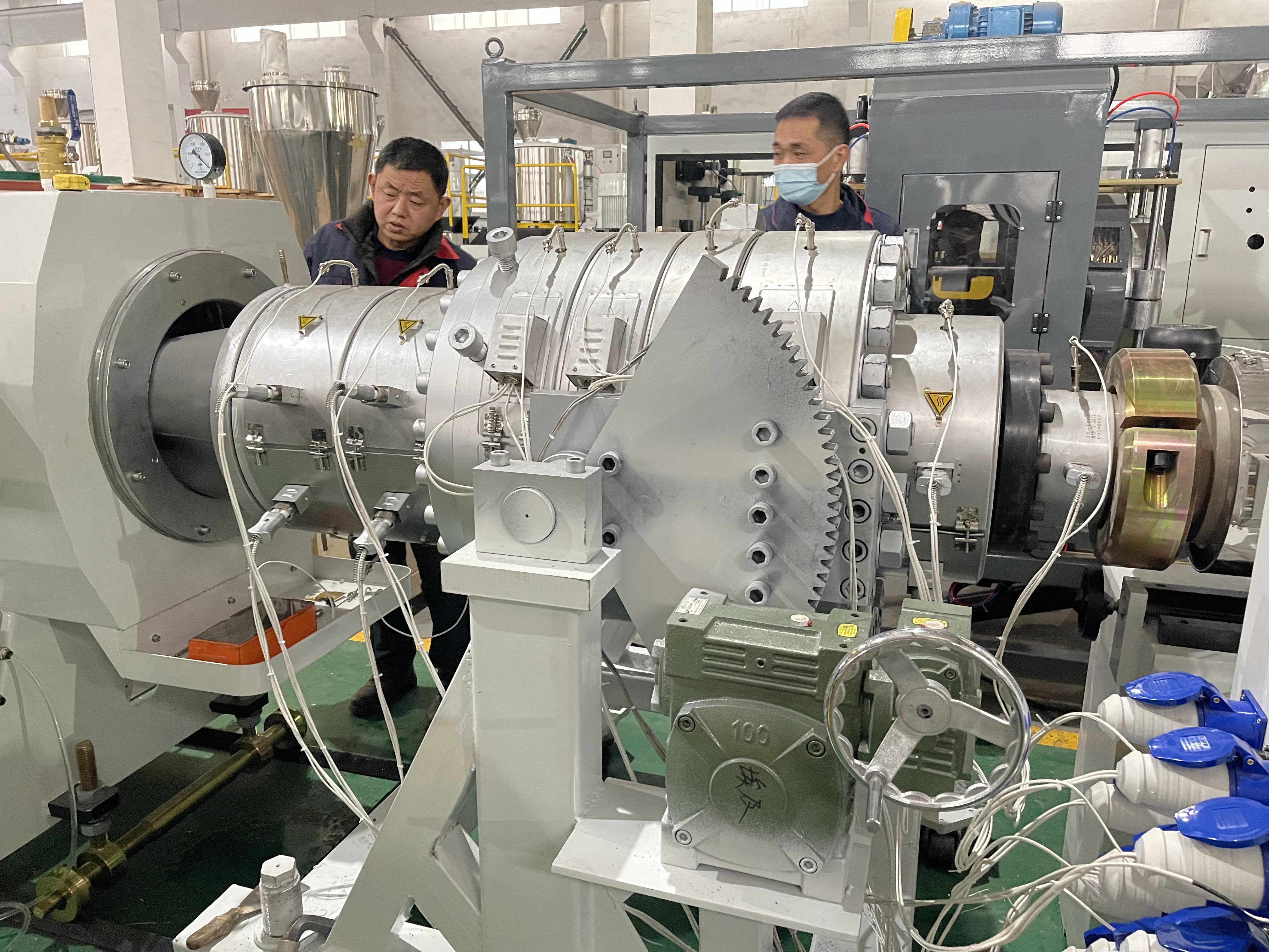 Эффективный экструдер для производства труб из ПВХ