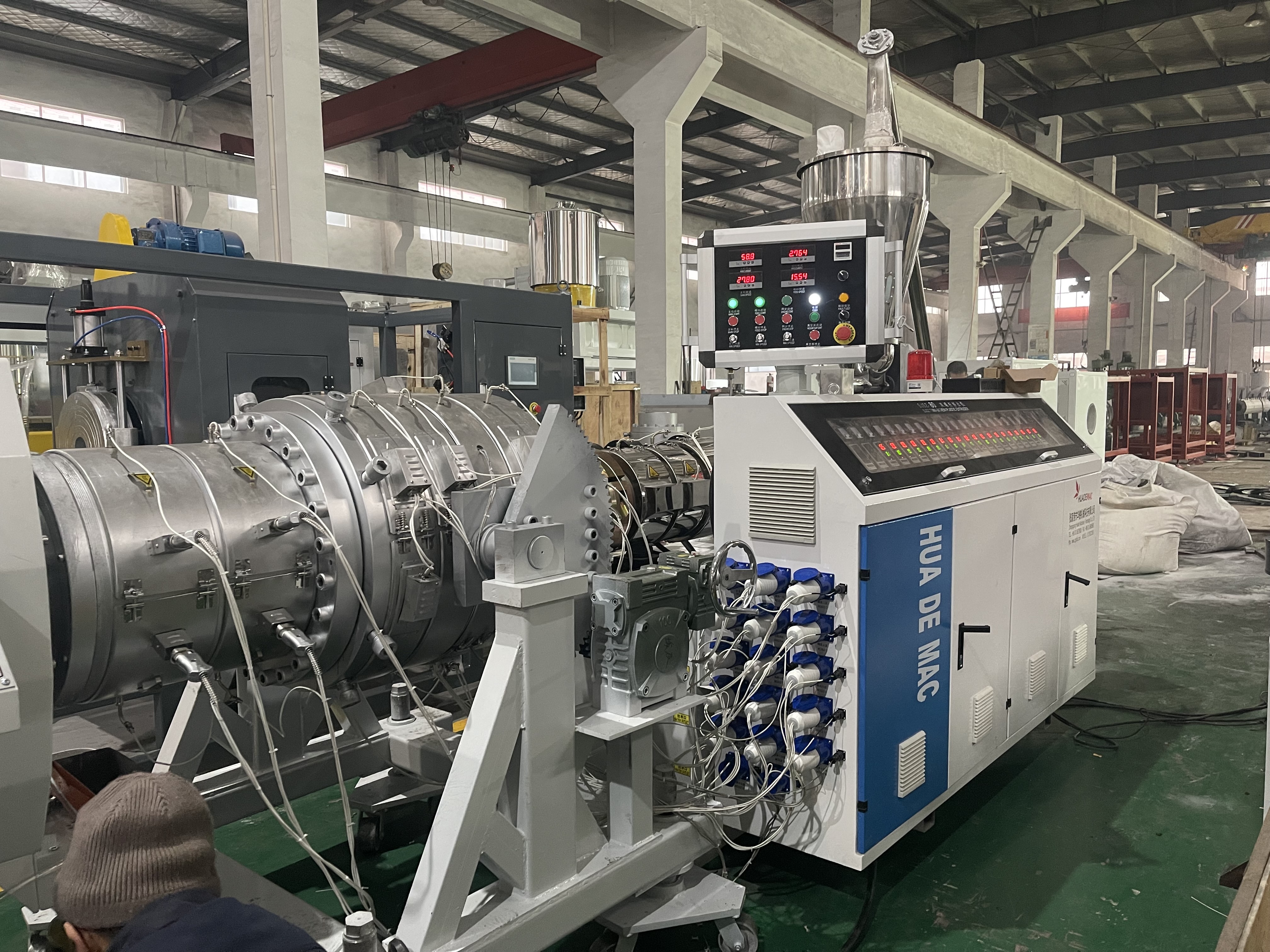 Эффективный экструдер для производства труб из ПВХ